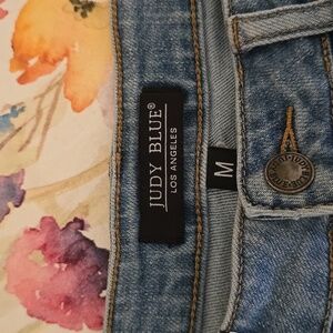 Adorable Judy Blue denim shorts